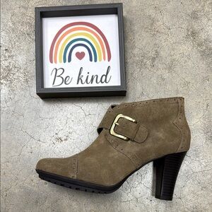 AEROSOLES Tan Heeled Boots with Side Buckle